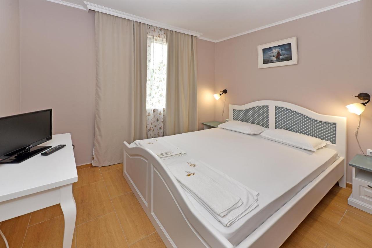 Sirena Palace Family Hotel Obzor Buitenkant foto