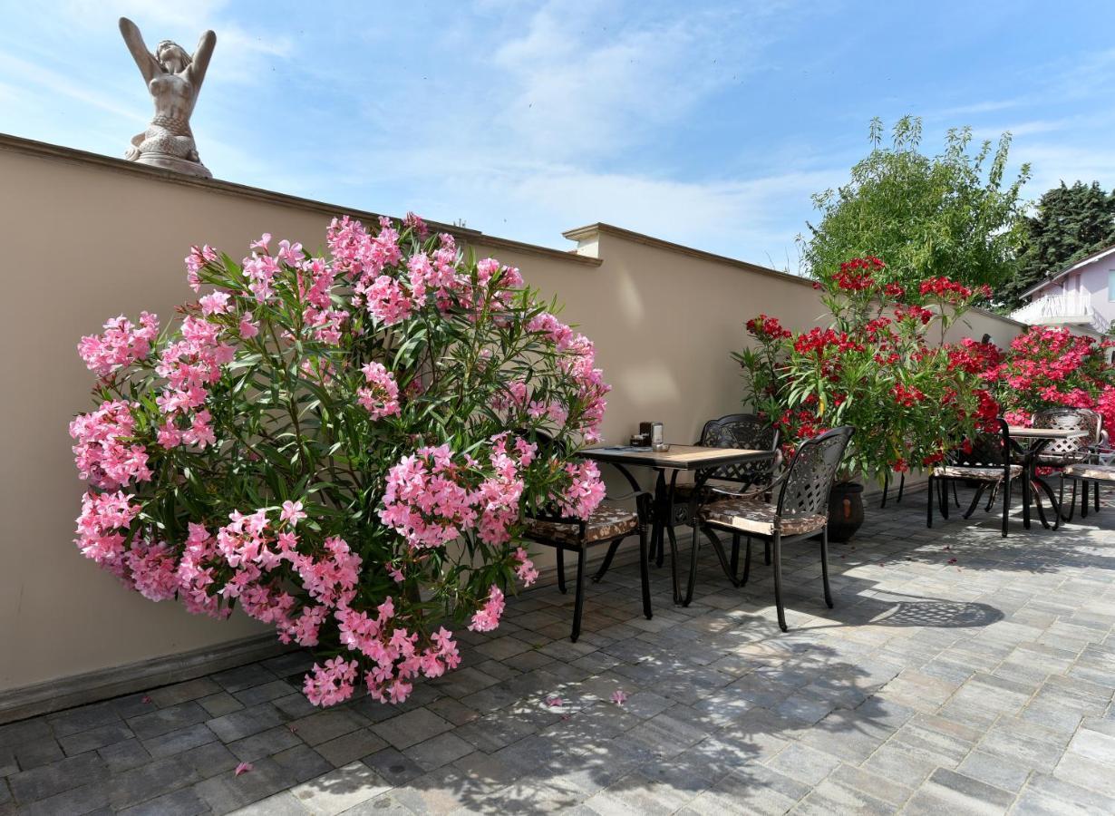 Sirena Palace Family Hotel Obzor Buitenkant foto
