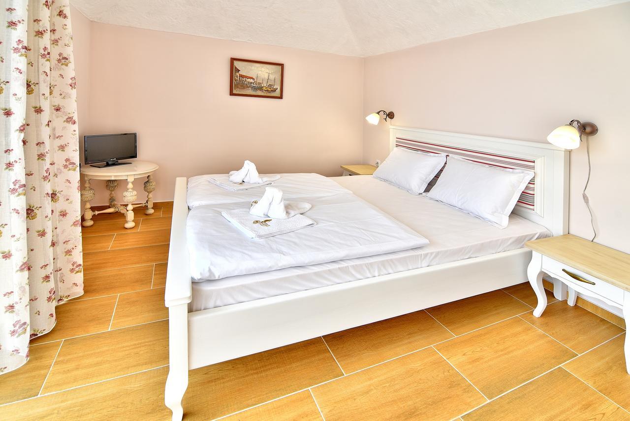 Sirena Palace Family Hotel Obzor Buitenkant foto